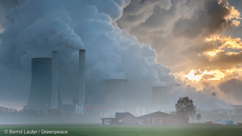 Cerem europarlamentarilor români să voteze joi pentru reducerea drastică a emisiilor de carbon