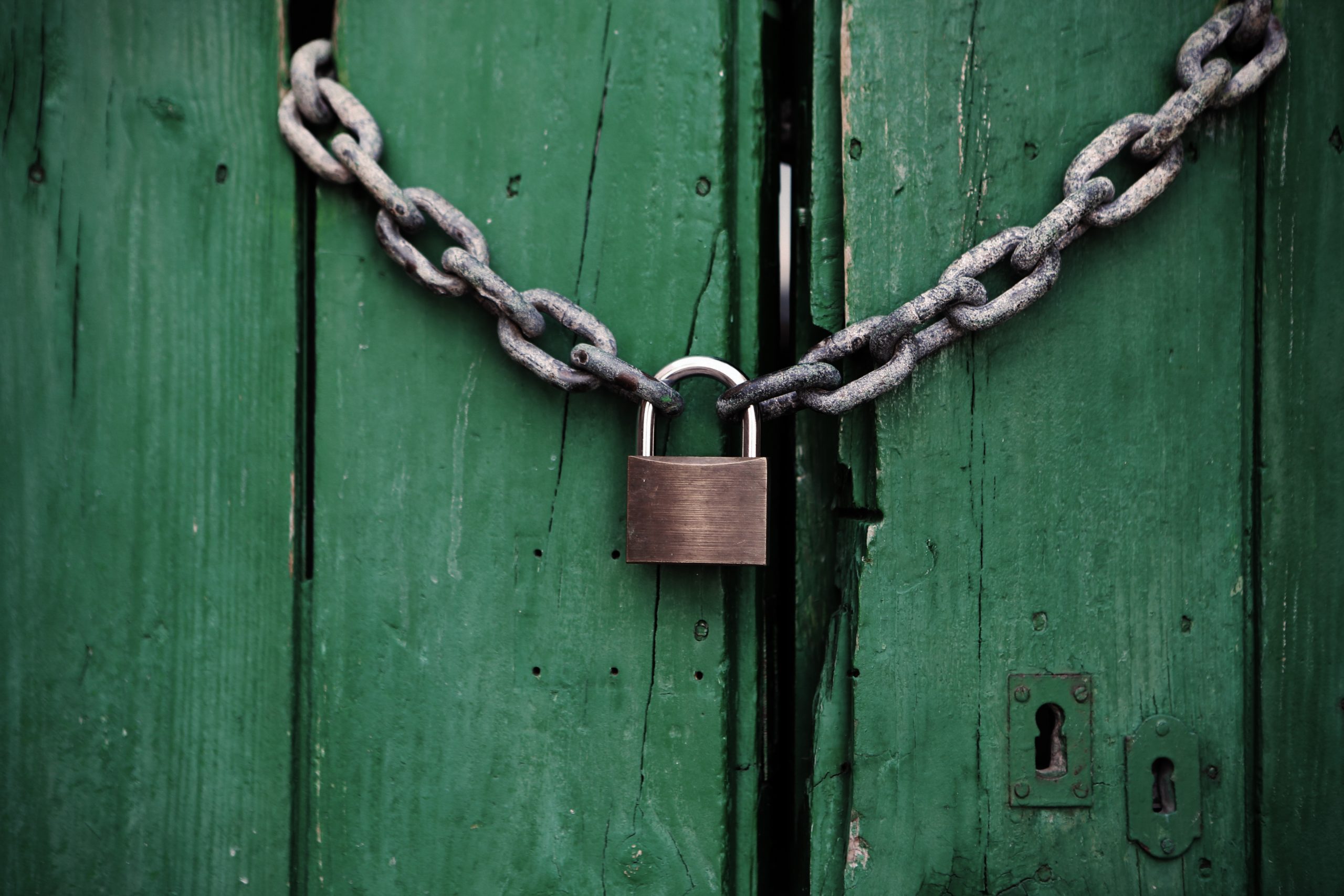 Abuzul, vechea normalitate din școala românească