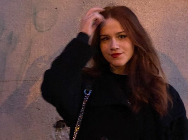 Când cetățeanul nu-i acasă, politicianul joacă pe masă. Sau face ce vrea el