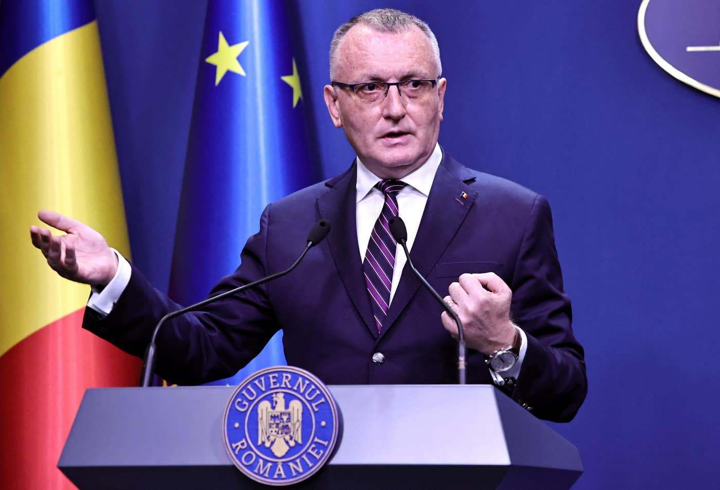 DEMISIA! 15.000 de semnături, strânse într-o singură zi, pentru demiterea ministrului Educației, Sorin Câmpeanu!