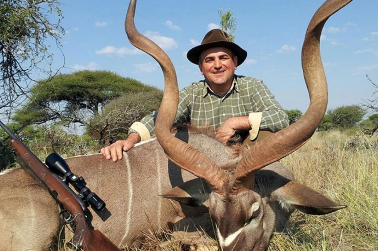 Traian Larionesi cu antilopa, Frasinul