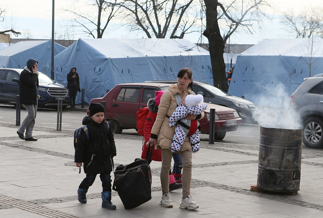 Cum au evoluat opiniile românilor despre refugiați și războiul din Ucraina