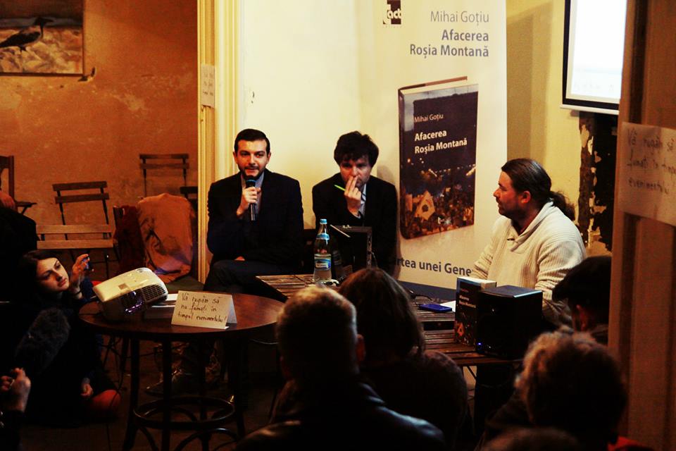 Lansarea cărții ”Afacerea Roșia Montană”, de Mihai Goțiu, la București, noiembrie 2013, cu Claudiu Crăciun și Nicușor Dan