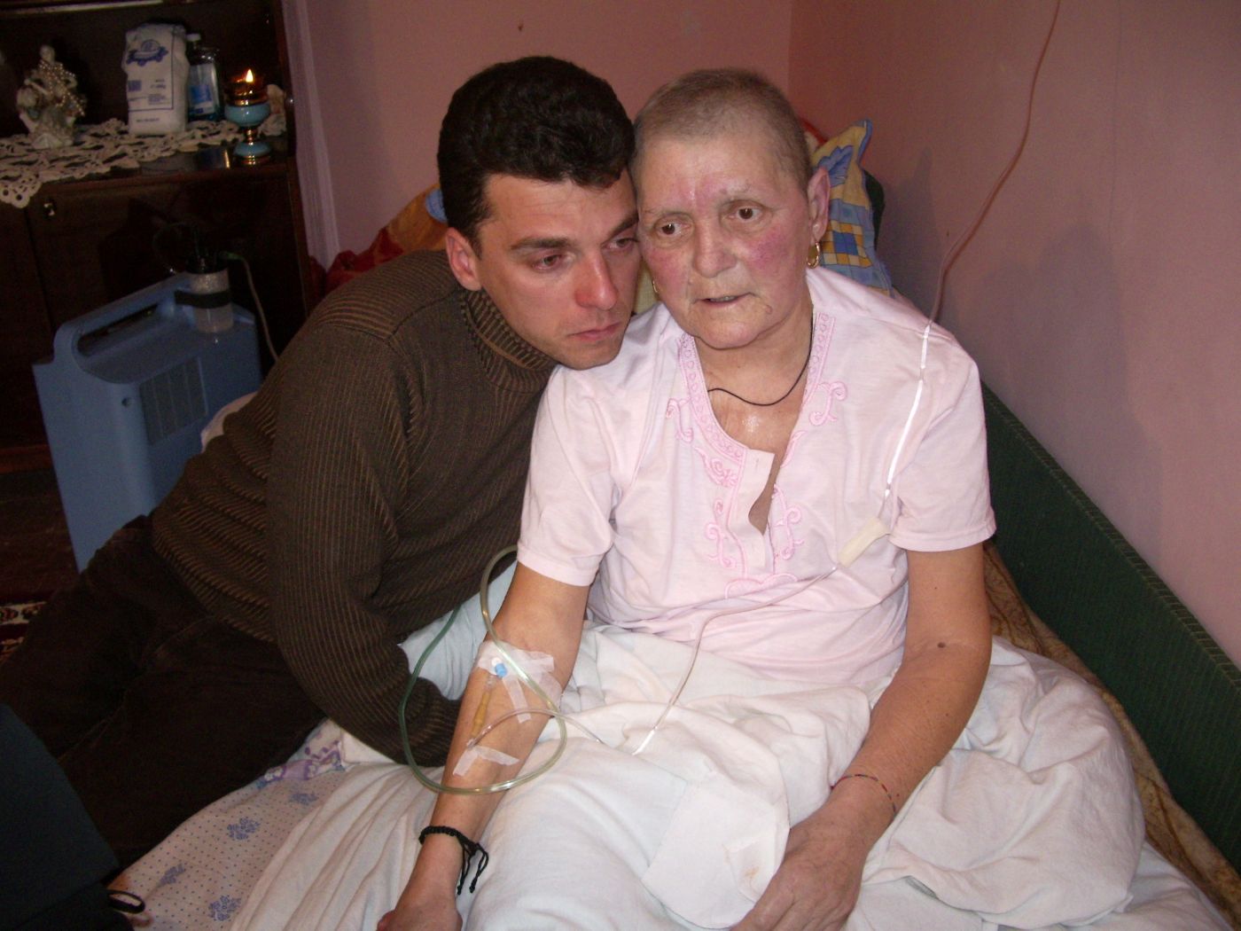 Lucian Tarcău, alături de mama lui, decedată de cancer